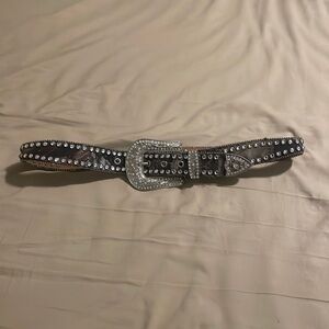 Women’s camo bling belt.